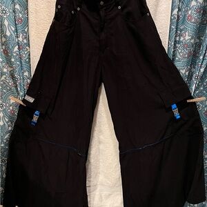 Kikwear Vintage Black Cargo Parachute Pants W 32” EUC Unisex